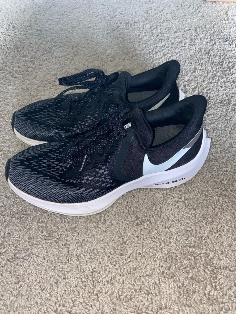 W7.5 Nike Zoom Running Shoes